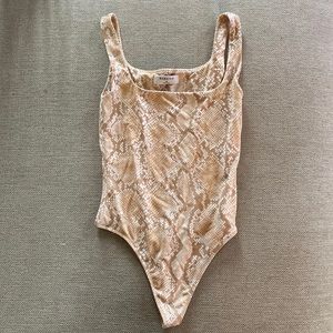 Aritzia Babaton square neck bodysuit